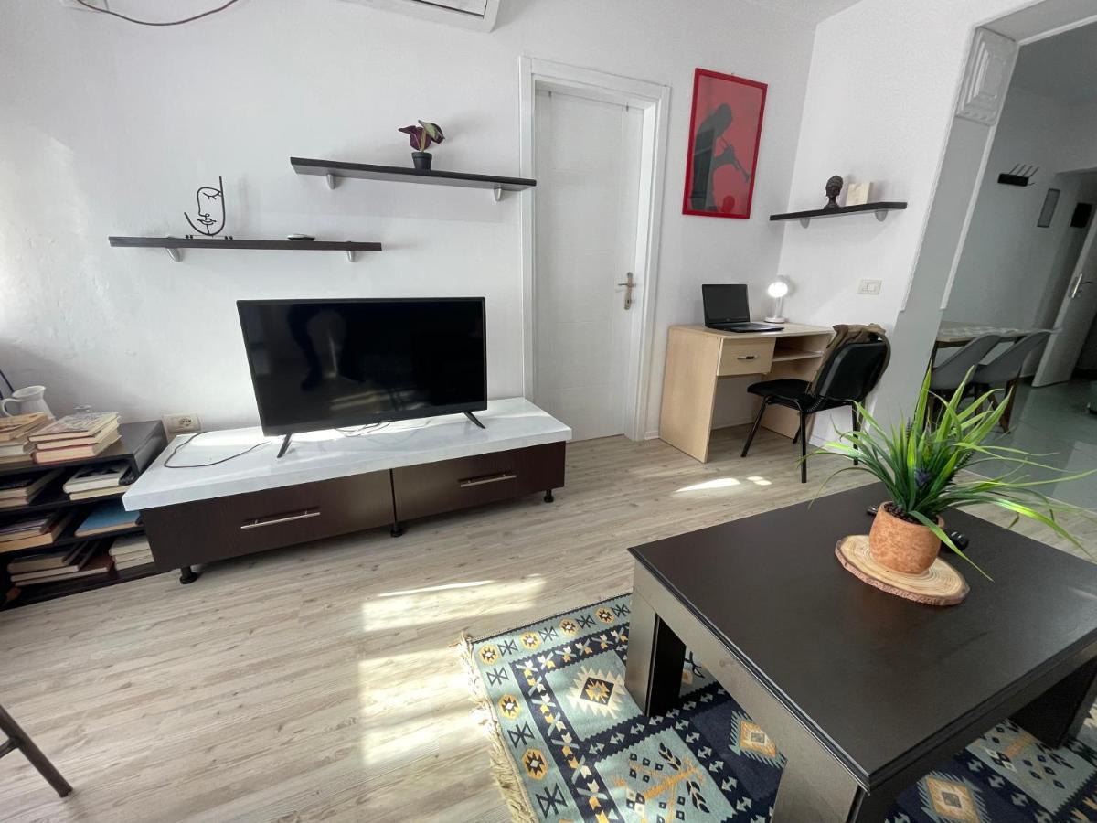 Downtown Boulevard Enchanting Apartment! * Tirana
